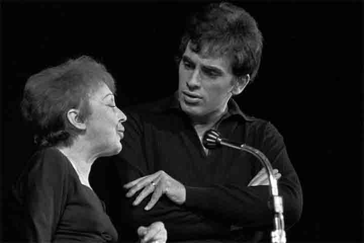 Mesmo debilitada, insistia em cantar. Em seus últimos shows, precisava ser amparada no palco. Em 1962, casou-se com Théo Sarapo, cantor e ator 20 anos mais jovem, que a acompanhou até o fim.
 Reprodução: Flipar