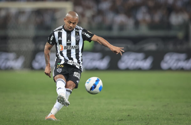 MARIANO - Fecha a perna, jogador! Levou uma caneta de Luiz Adriano e deixou o torcedor ressabiado. No decorrer do prélio, porém, se ajustou e fechou, de forma correta, o lado direito - NOTA: 6,0 - Foto: Pedro Souza/Atlético