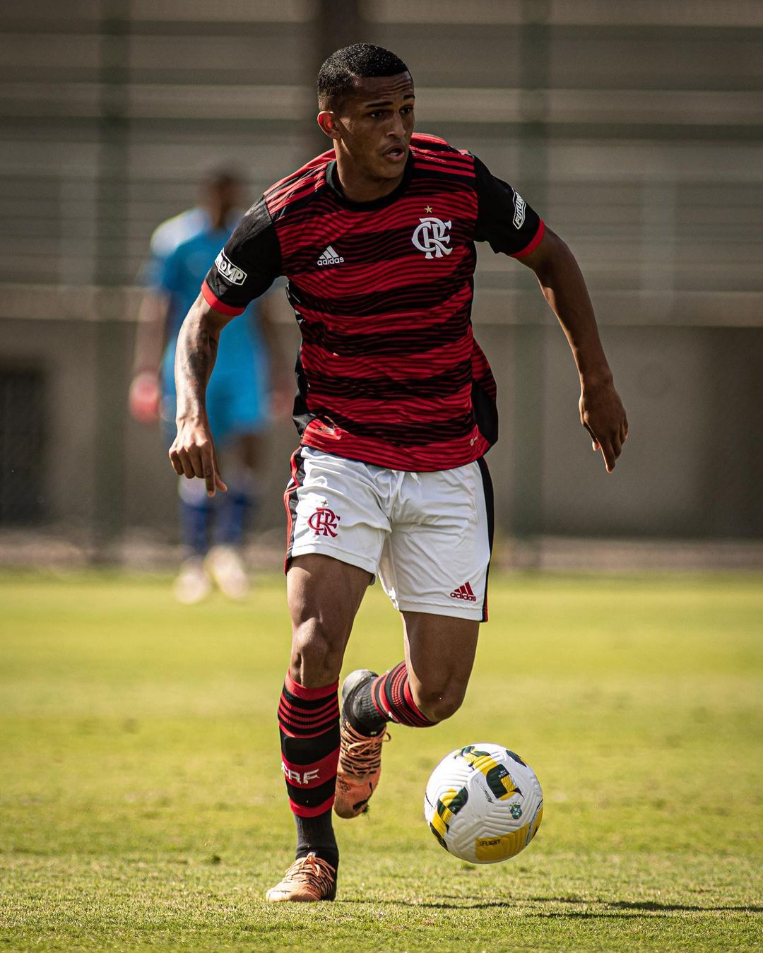 FLAMENGO EM PERIGO! BARCELONA PREPARA OFERTA IRRECUSÁVEL POR WESLEY! 