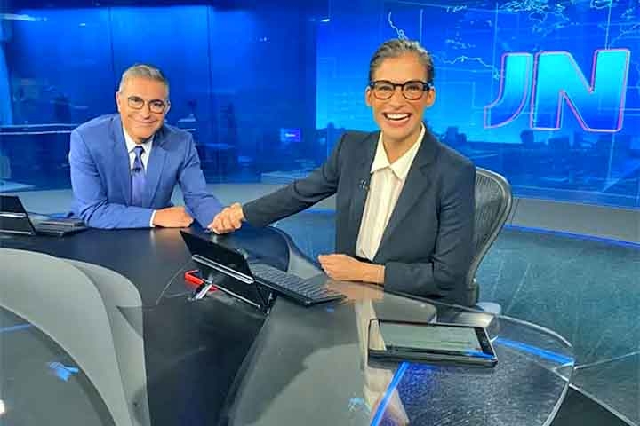 Na Globo, antes do Jornal Nacional ela passou por outros telejornais importantes da grade da emissora, como o Jornal Hoje e o Bom Dia Brasil. 
 Reprodução: Flipar