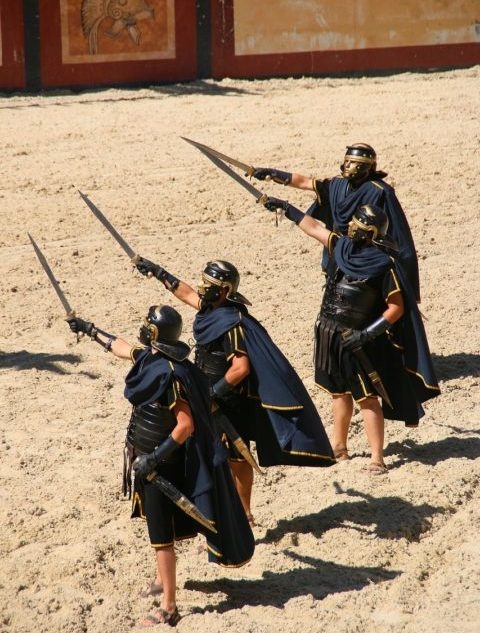 Era um palco para espetáculos grandiosos e sangrentos, que serviam para entreter e impressionar o povo romano.  Reprodução: Flipar