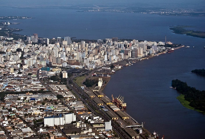 Na sequência, Porto Alegre, capital do Rio Grande do Sul, possui uma população idosa significativa, o que reflete em uma rede de serviços e atividades voltadas para esse público.  Reprodução: Flipar