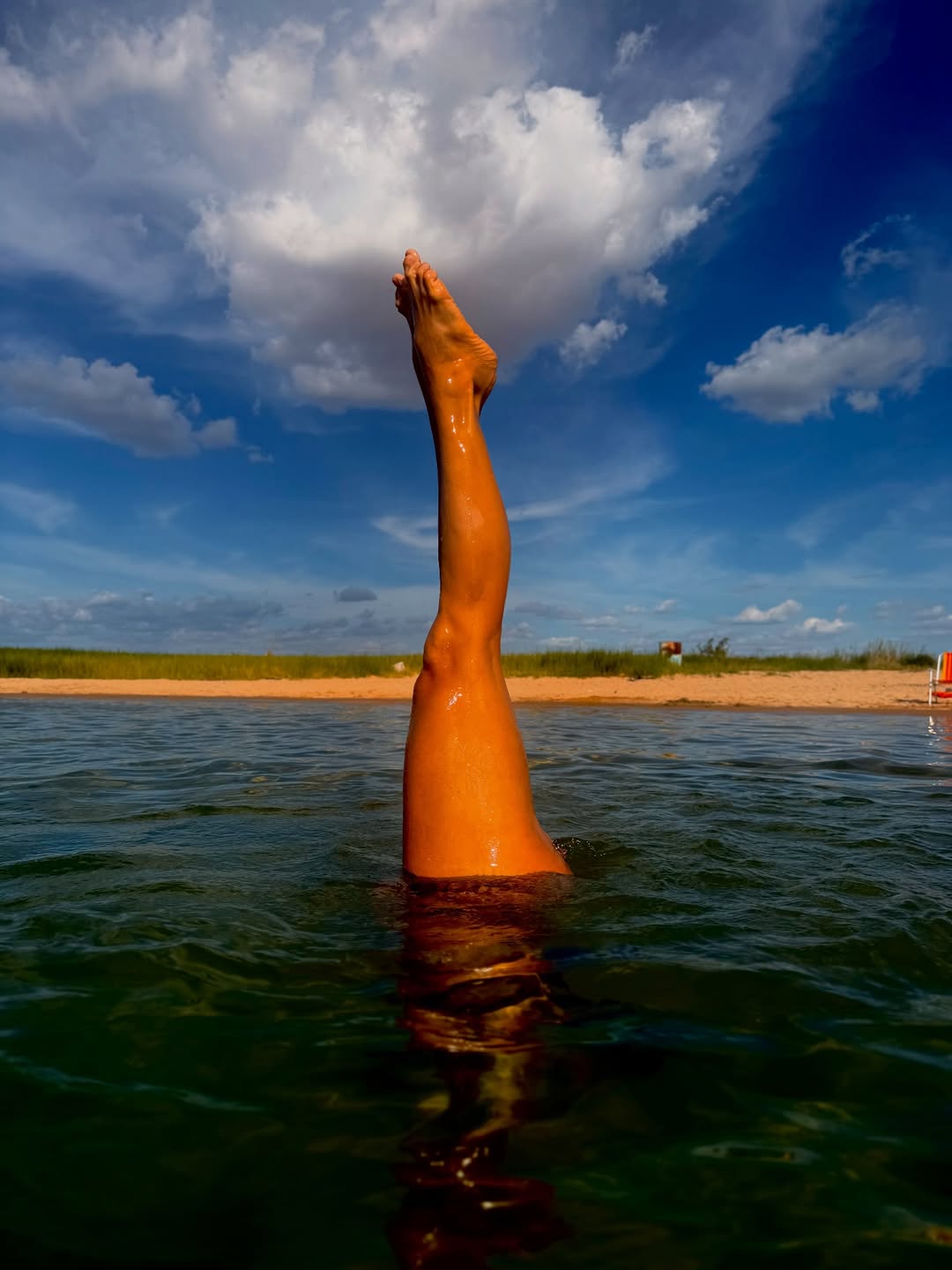 Ivete Sangalo faz acrobacia. Foto: Reprodução/ Instagram @ivetesangalo