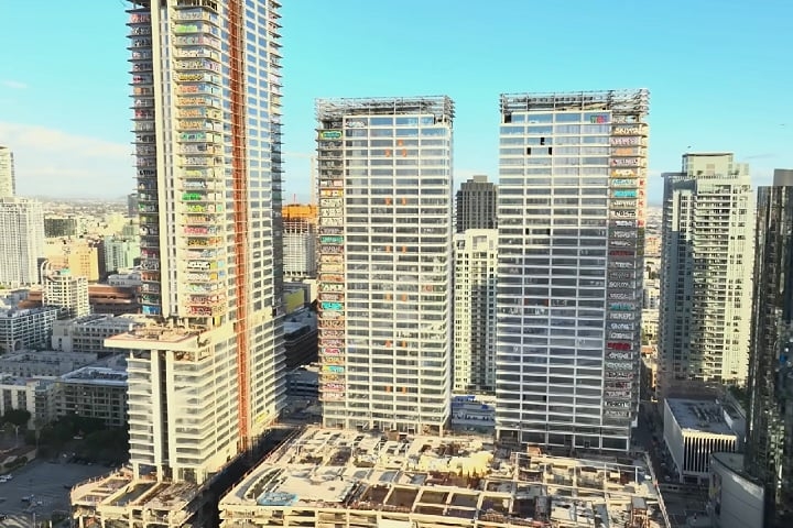 4) Oceanwide Plaza, EUA (206 m): Este complexo de três torres, localizado em Los Angeles, foi projetado para abrigar um hotel de luxo e residências, mas teve sua construção interrompida em 2019 devido a problemas financeiros.
 Reprodução: Flipar