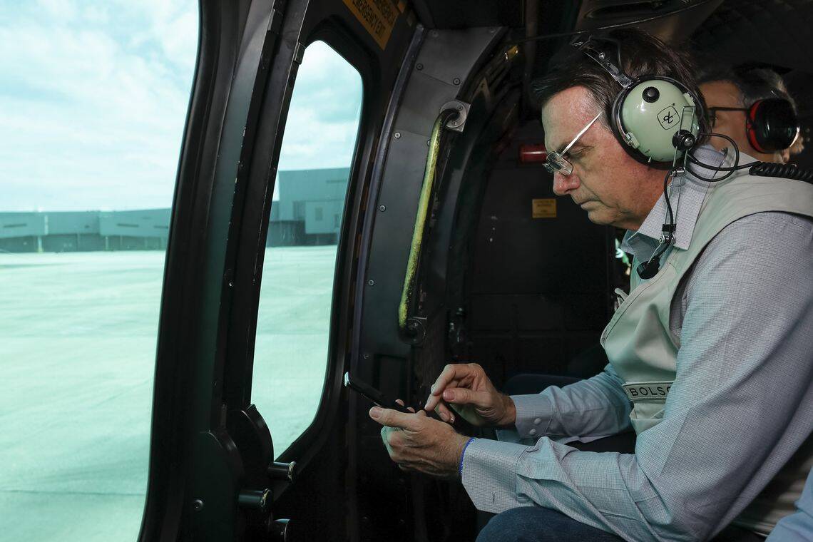 Jair Bolsonaro faz sobrevoo de helicóptero por Brumadinho. Foto: Isac Nóbrega/PR