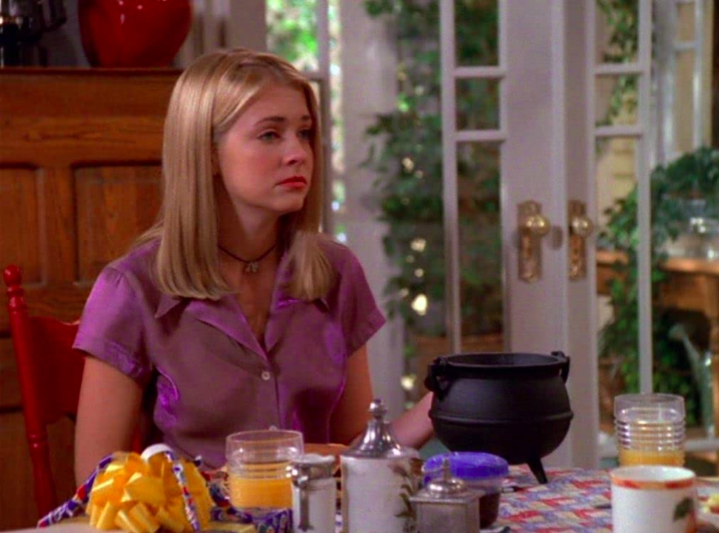 Melissa Joan Hart, na série “Sabrina, a Aprendiz de Feiticeira”. A série de TV foi ao ar de 1996 a 2003.