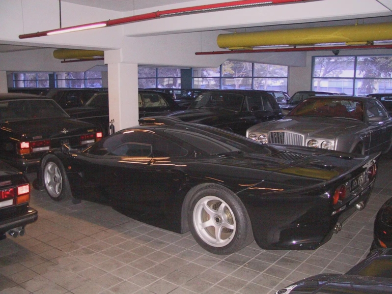 McLaren F1: O Sultão de Brunei possui 10 McLaren F1s. Foto: Reprodução