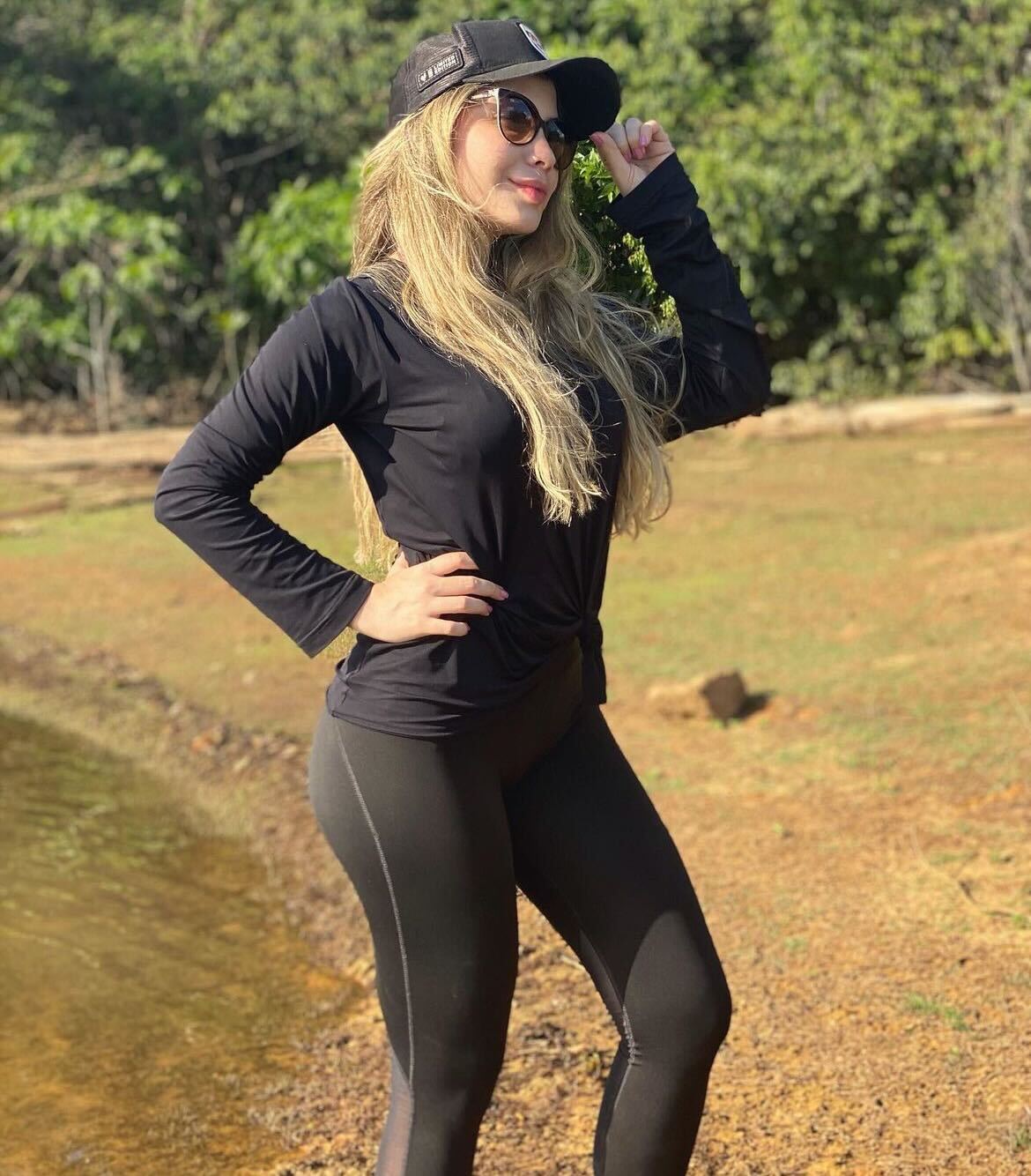 Lara Bissi posa durane passeio Reprodução Instagram - 19.9.2024