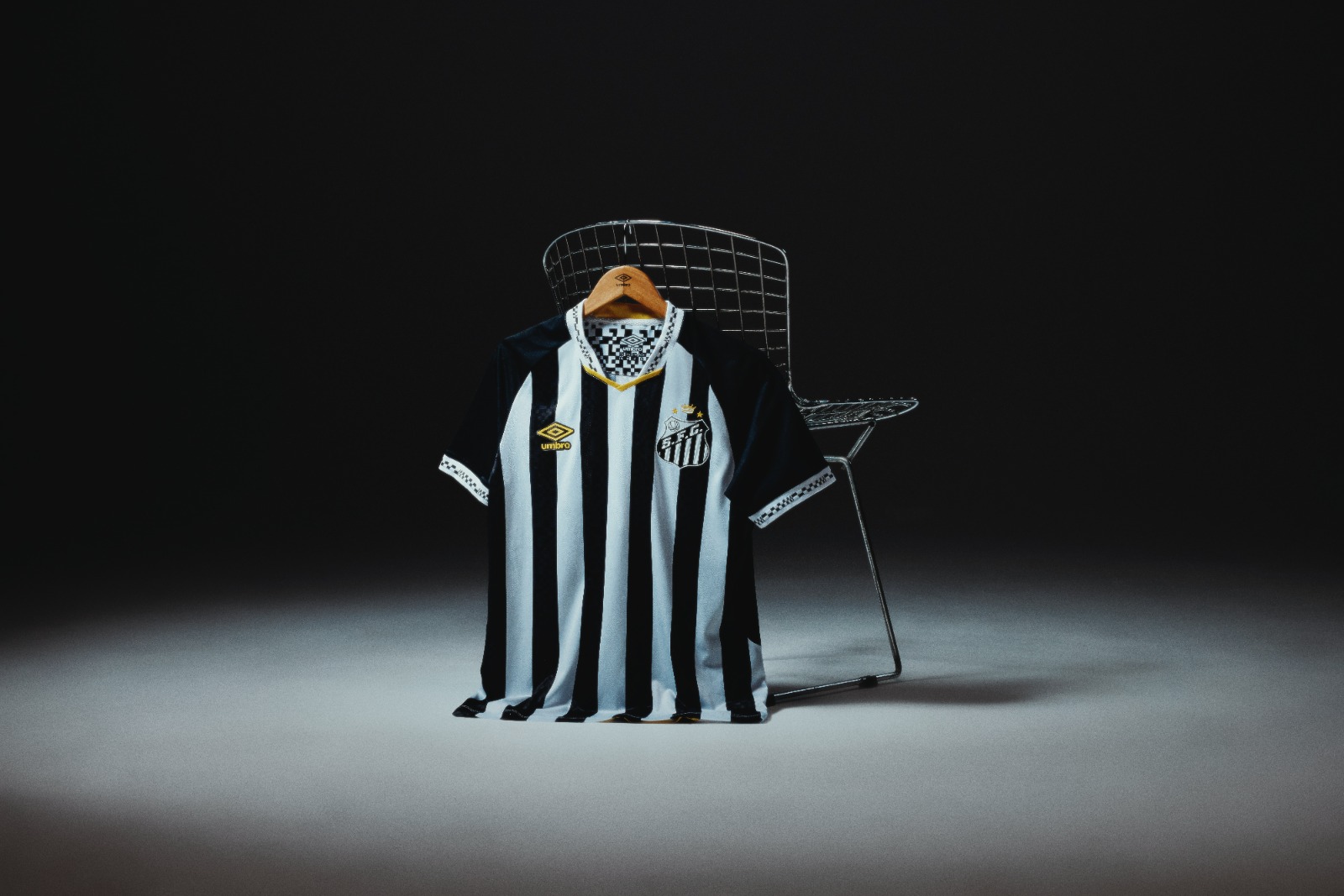 Santos FC - Camisa 2. Foto: Divulgação/Umbro