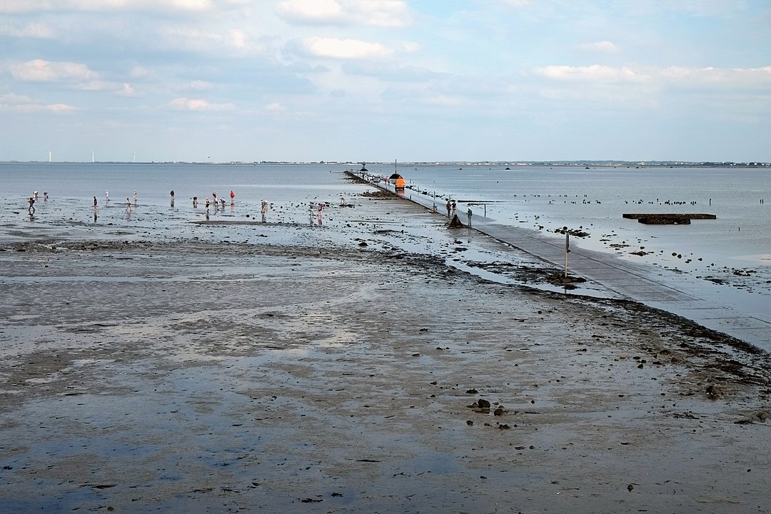 Passage du Gois (França) - Estrada situada na Baía de Bourgneuf, que une a Ilha de Noirmoutier ao continente, em Vendée. Reprodução: Flipar