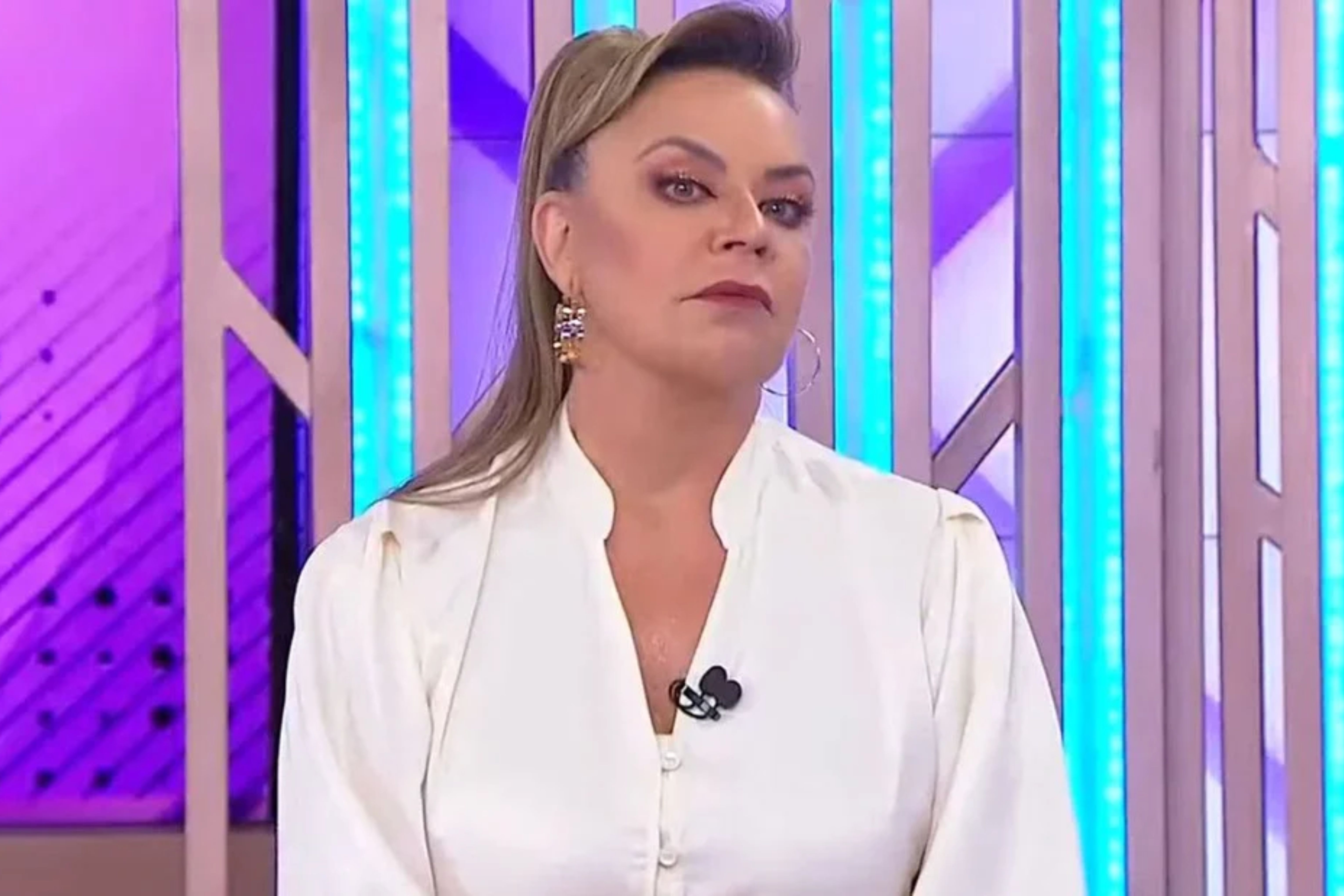 Flor Fernandez: Apresentadora e humorista, conhecida por suas polêmicas durante a passagem pelo SBT Reprodução