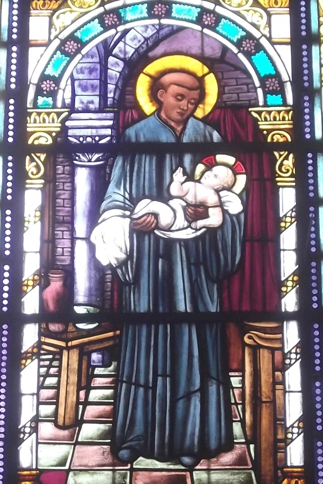 São Benedito
Sua festa é celebrada em 5 de outubro em muitas regiões, embora o dia litúrgico seja 4 de abril. É um símbolo da fé do povo negro e associado à simplicidade e caridade. Reprodução: Flipar