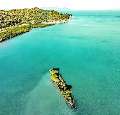 A área é protegida pelo governo da Austrália, que proíbe a pesca comercial. Isso faz dessa ilha artificial nascida no caso de um antigo vapor uma pequena reserva ambiental.
 Reprodução: Flipar