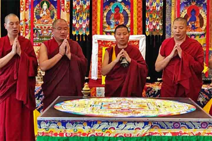 Existem mandalas espirituais, meditativas, artísticas e terapêuticas. Algumas são usadas em rituais religiosos, como as tibetanas, feitas de areia. Reprodução: Flipar