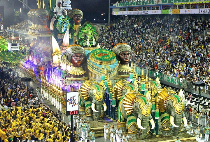 Os desfiles de escola de samba no São Paulo acontecem desde 1930, quando começaram as competições não oficiais. Mas o poder público só oficializou e investiu nas nos desfiles a partir da década de 60. Reprodução: Flipar