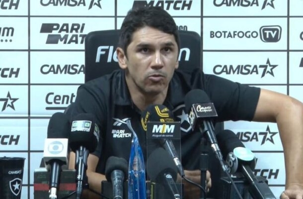 Lucio Flavio foi anunciado como técnico do Glorioso no início de outubro e a ideia era que ele seguisse até o fim do Brasileirão. Foto: Reprodução/Botafogo TV
