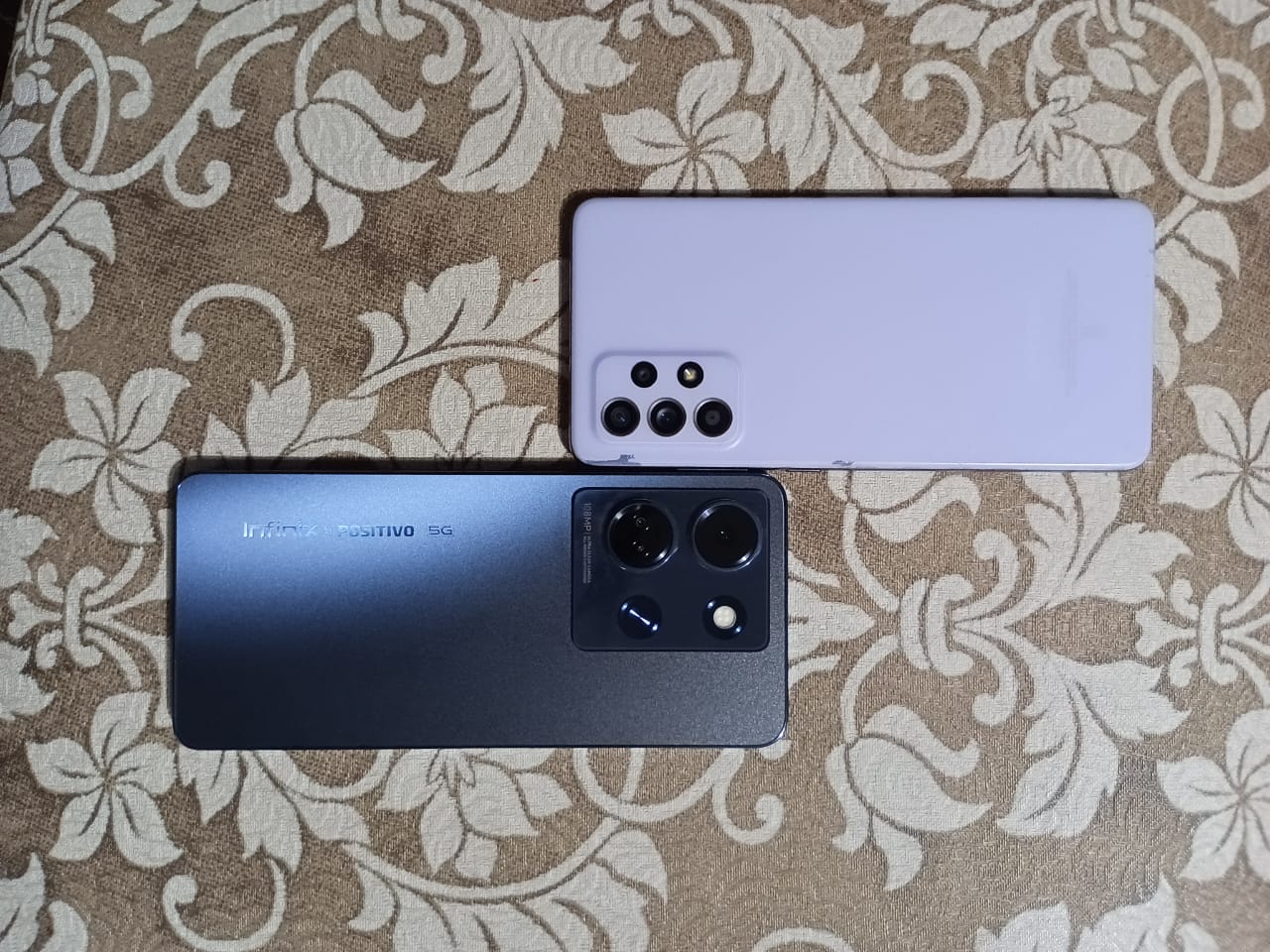 Comparação do tamanho das lentes do Infinix Note 30 com o Galaxy A52