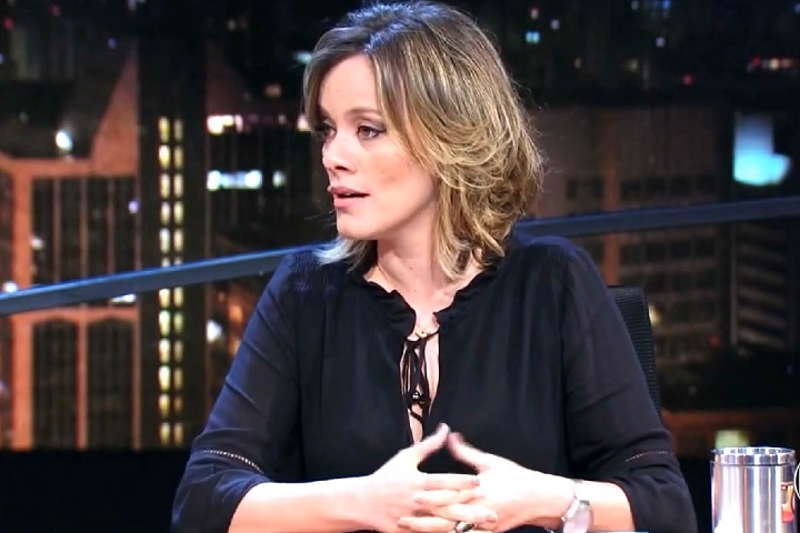Sua visibilidade cresceu ainda mais na TV quando participou do quadro “Meninas do Jô”, no Programa do Jô, da TV Globo, no qual fazia análises políticas semanais. Reprodução: Flipar