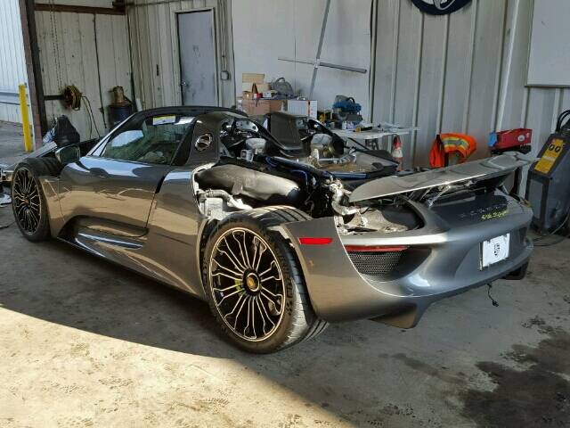 Porsche 918 Spyder é vendido em leilão para desmanche, depois de sofrer perda total em um acidente.. Foto: Reprodução/Copart