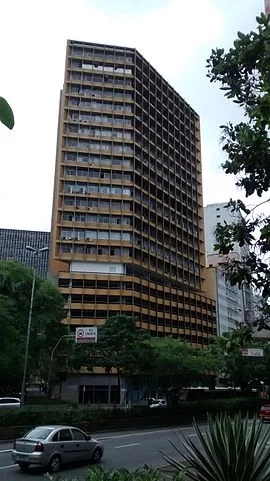 Edifício Joelma (São Paulo) - Uma das maiores tragédias do Brasil ocorreu quando um incêndio se espalhou rapidamente pelo prédio, em 1974. Dos 756 ocupantes do edifício, 187 morreram e mais de 300 ficaram feridos. O prédio foi reformado e, desde então, há relatos de figuras e vozes misteriosas no local.  Reprodução: Flipar