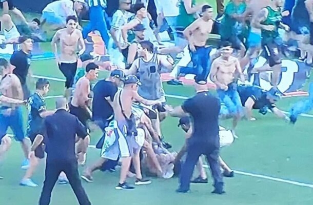 O Cruzeiro foi penalizado pela invasão do gramado e briga de torcedores do clube com adeptos do Coritiba em partida ocorrida  no dia 11 de outubro, na Vila Capanema, em Curitiba.