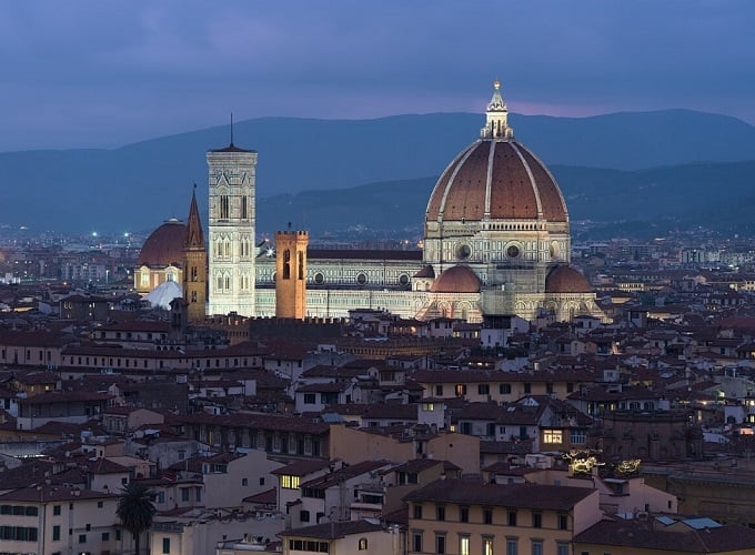 Piazzale Michelangelo (1869): Um terraço panorâmico que oferece vistas deslumbrantes de Florença, incluindo uma cópia do David de Michelangelo Reprodução: Flipar