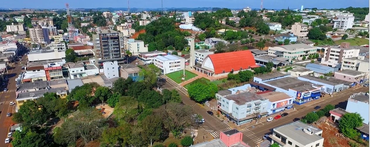 Dois Vizinhos (Paraná) - Cidade com 41 mil habitantes numa área de 418 km2, a 509m de altitude e  419 km da capital Curitiba.  Reprodução: Flipar