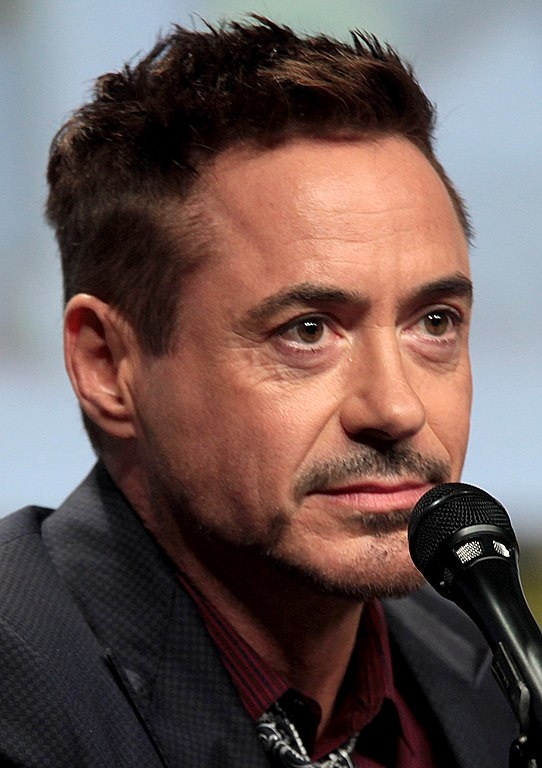 Robert Downey Jr.: Outro astro americano que largou o vício da bebida foi Robert Downey Jr. Reprodução: Flipar