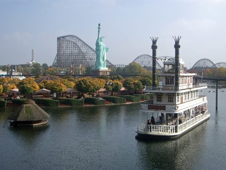 22°) Heide Park (Soltau, Alemanha): O parque conta com montanhas-russas de alta velocidade, simuladores, passeios aquáticos e atrações para toda a família. O lugar ainda possui várias áreas temáticas como Piratas, Egito Antigo e Mundo dos Dragões.