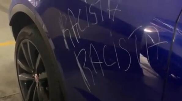 David Brazil teve seu carro rabiscado com a palavra "racista" durante a festa de Ludmilla após fazer comentários polêmicos na web. Foto: Reprodução/Instagram