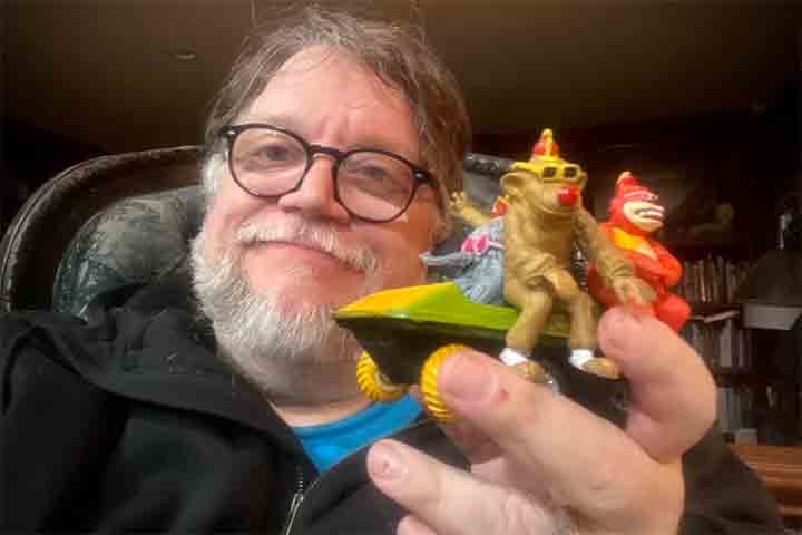 Nos anos seguintes, Del Toro seguiu transitando entre o épico e o íntimo. Em “Círculo de Fogo”, de 2013, prestou homenagem aos filmes de monstros japoneses e à cultura dos robôs gigantes.
 Reprodução: Flipar