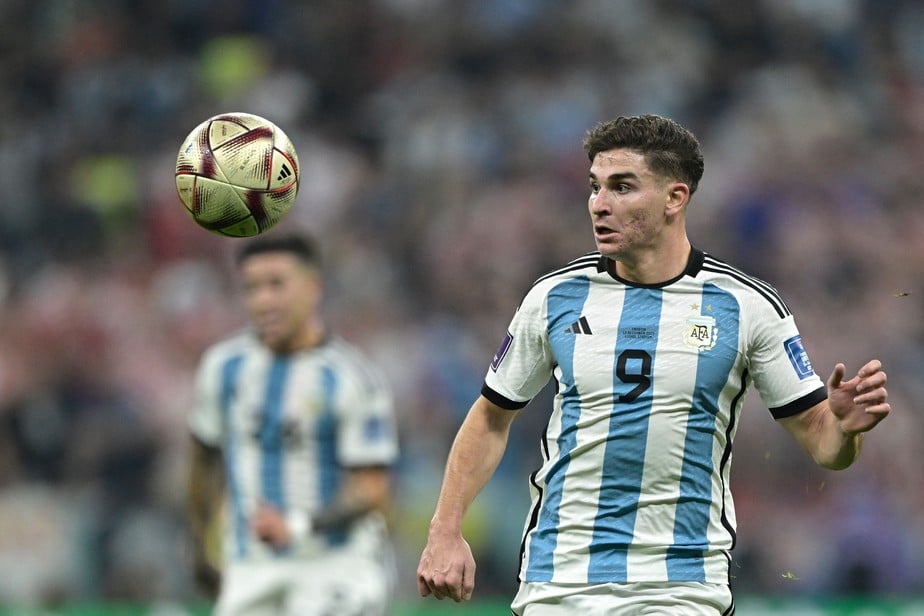 Julián Álvarez - destaque da seleção principal da argentina, o atacante de 24 anos estará em Paris. Reprodução/Instagram