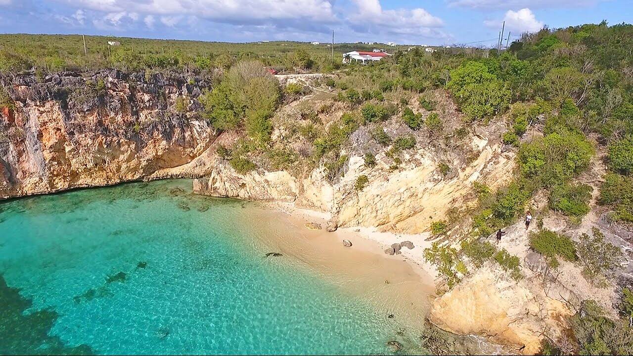 Little Bay é uma das praias mais quietas e isoladas de Anguilla e fica em The Valley. Foto: 1001beach/Reprodução