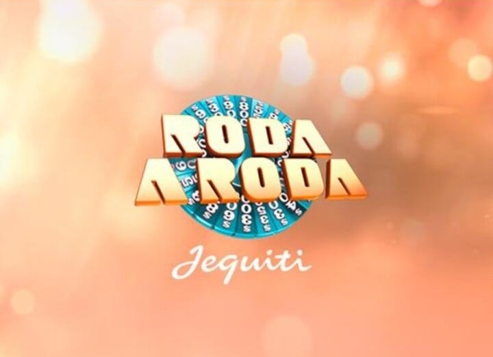 Rebeca Abravel voltou a apresentar o game show “Roda a Roda” aos domingos, às 18h15. Nascido em 2003, ele foi comandado originalmente por Silvio Santos. Reprodução: Flipar