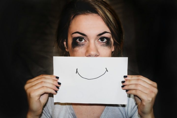 Desmotivação e cinismo: perda de interesse no trabalho, sensação de inutilidade e pessimismo. Reprodução: Flipar