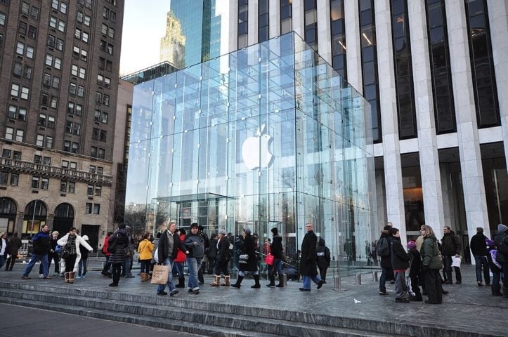 Além disso, a Apple é conhecida por seu marketing altamente eficaz, com lançamentos de produtos antecipados e eventos que geram grande expectativa.  Reprodução: Flipar