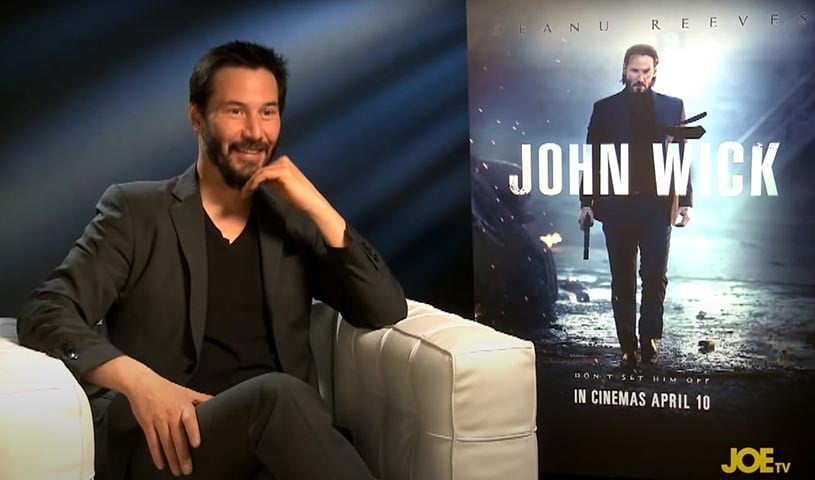 Keanu tambem é generoso com a equipe de trabalho. O ator chegou a dar de presente 55 mil reais para a equipe do quarto filme de John Wick. Reprodução: Flipar