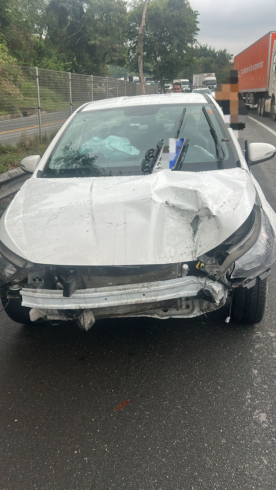 Pista ficou bloqueada na Dutra. Foto: Divulgação/PRF