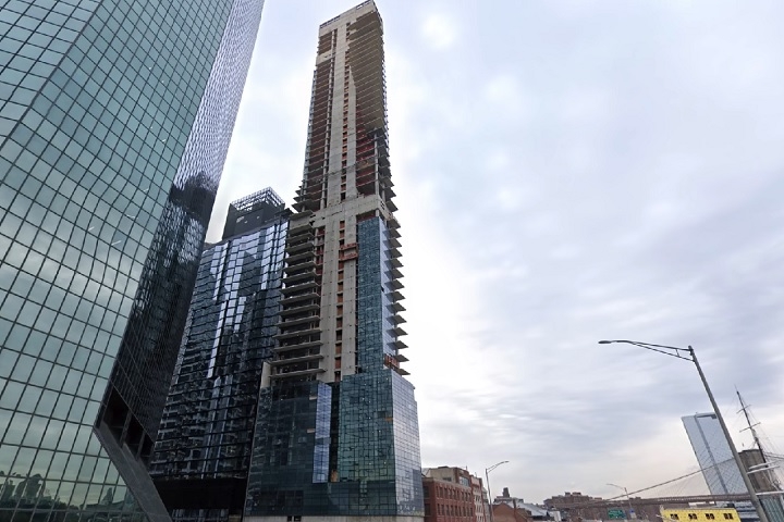 5) 1 Seaport, EUA (204 m): Localizado em Nova York, esse edifício foi projetado como um empreendimento de luxo, mas enfrentou sérios problemas estruturais. Foram investidos US$ 273 milhões (cerca de R$ 1,56 bilhão). Reprodução: Flipar