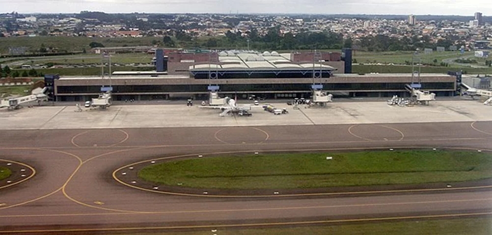 O esquecimento de objetos em aeroportos tem sido comum. E tende a crescer na época de férias, quando o movimento fica mais intenso nos terminais e as pessoas ficam mais apressadas e distraídas.  Reprodução: Flipar