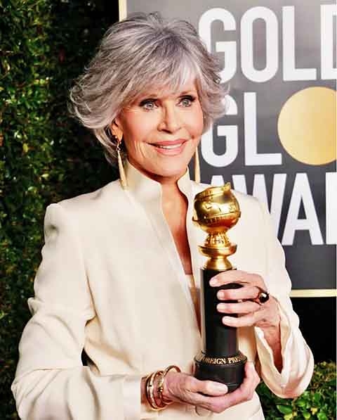 Jane Fonda detém prêmios de grande prestígio, entre eles dois Oscars, sete Globos de Ouro, dois Prêmios Bafta, um Emmy e um Leão de Ouro Honorário, em Veneza. 
 Reprodução: Flipar