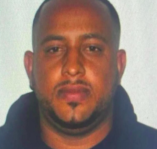 Juan Breno Malta Ramos Rodrigues, conhecido como BMW, é outro indivíduo que está sendo visado na operação. Ele é apontado como líder da “Equipe Sombra”, um grupo de extermínio que estaria ligado ao assassinato dos três médicos.