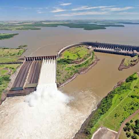 A usina de Itaipu é a segunda maior hidrelétrica do mundo e tem quase 29 trilhões de litros de água. Reprodução: Flipar