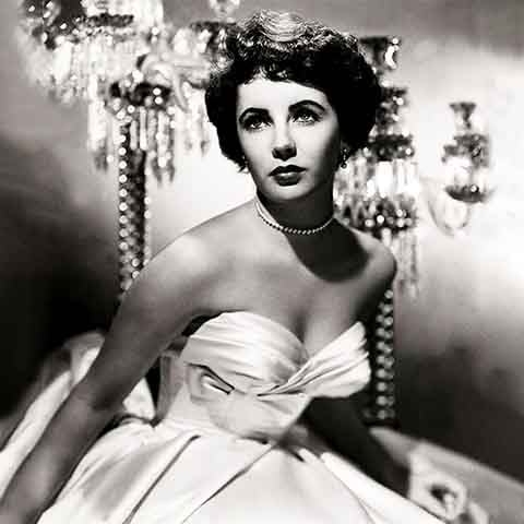 A quarta honraria veio em 1952, por seu trabalho com os figurinos de “Um Lugar ao Sol”, em que vestiu os astros Montgomery Clift e Elizabeth Taylor.

 Reprodução: Flipar