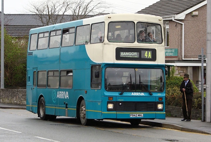 Assim como na capital inglesa, muitos ônibus que circulam entre os bairros têm dois andares.  Reprodução: Flipar