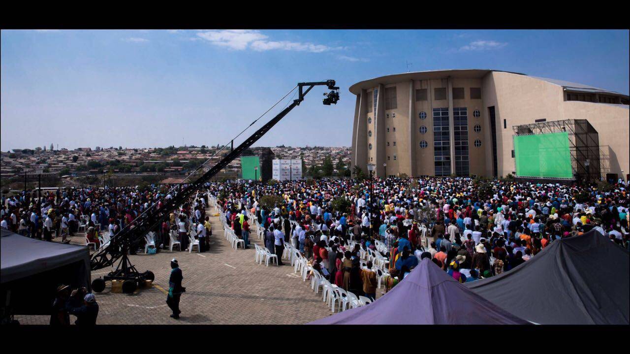 Cenas do set de filmagem do filme do bispo Edir Macedo. Mais de 30 mil figurantes participaram das gravações na África do Sul Divulgação