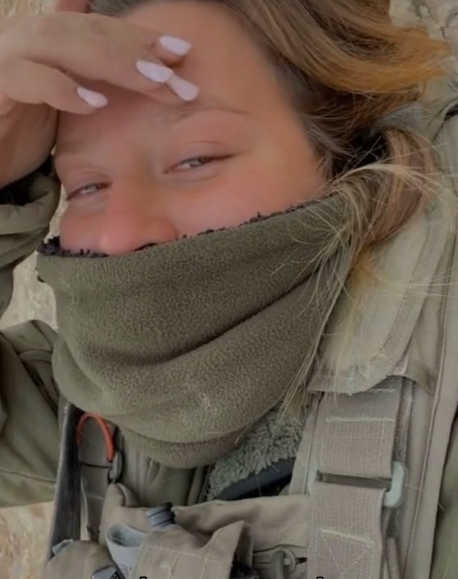 Por conta do tempo que passou no exército, Sabrina acabou se tornando cidadã israelense. Ela havia encerrado seus serviços militares há cerca de um mês.