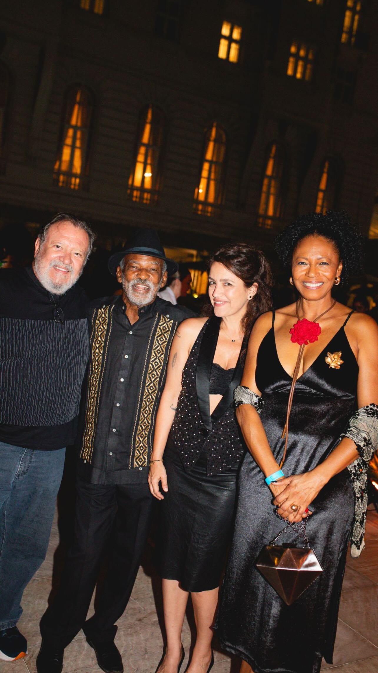 Luís Melo, Antonio Pitanga, Manuela Dias e Edvana Carvalho. Foto: Reprodução/ Instagram @belmondcopacabanapalace