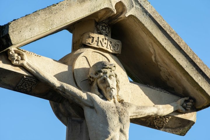 Para os cristãos, Jesus é o Messias prometido nas Escrituras Judaicas (o Antigo Testamento), o Salvador do mundo e a encarnação de Deus. Reprodução: Flipar