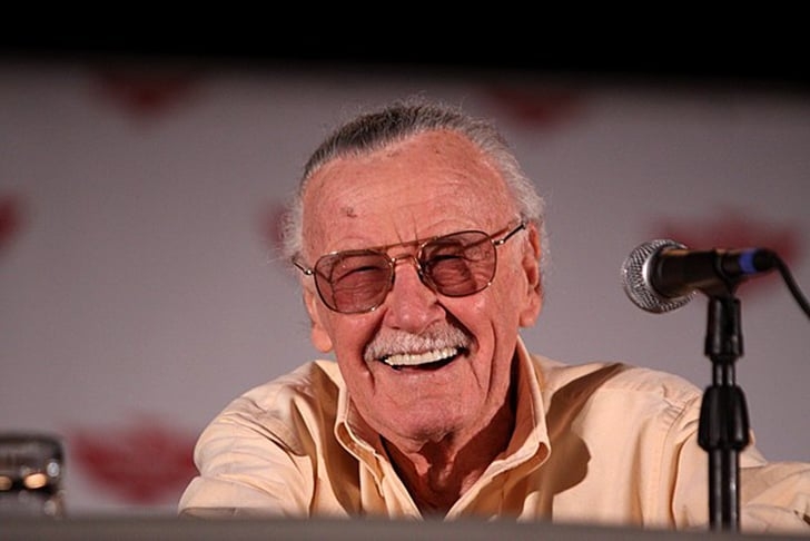 Stan Lee foi a mente criativa por trás de muitos dos super-heróis mais amados do universo dos quadrinhos. Stan foi a chave da Marvel para o sucesso nas revistas e no cinema. E ele gostava de aparecer de surpresa nos filmes. Conheça sua trajetória vitoriosa. Reprodução: Flipar